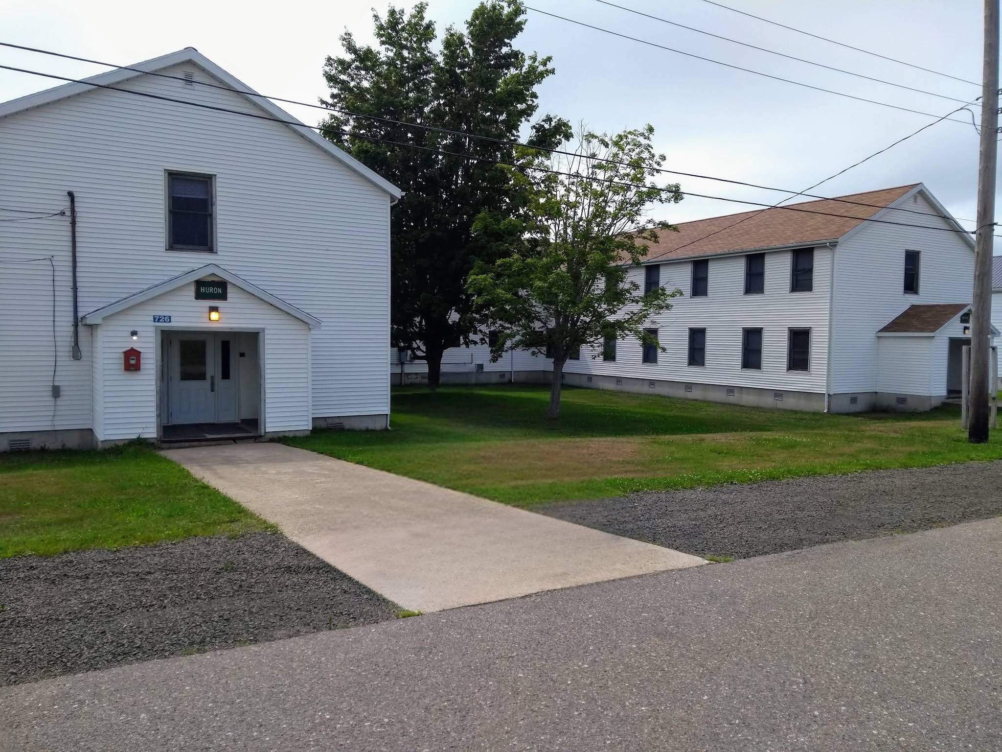 Huron (L) + Haida (R)34-2S (L) + 34-2N (R)(front)726 Lancaster Drive 