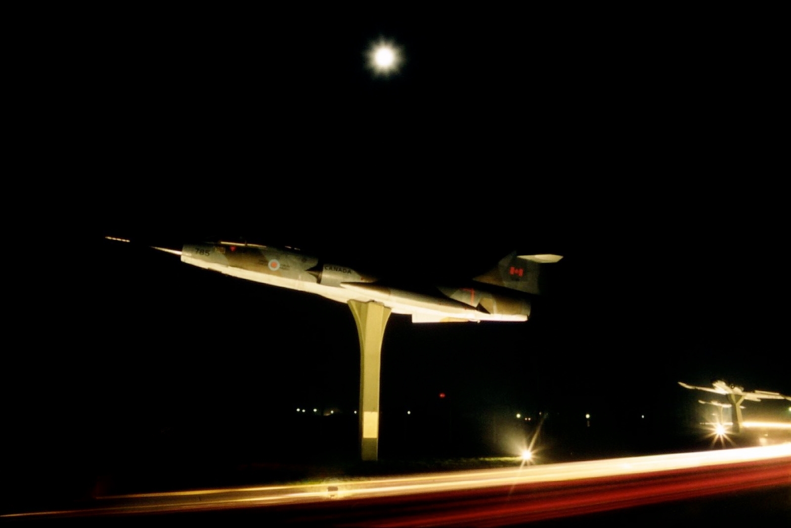 Our  four „Gate Guards“ at night(1984/1985)... photo by Mike Brown (Flickr)
