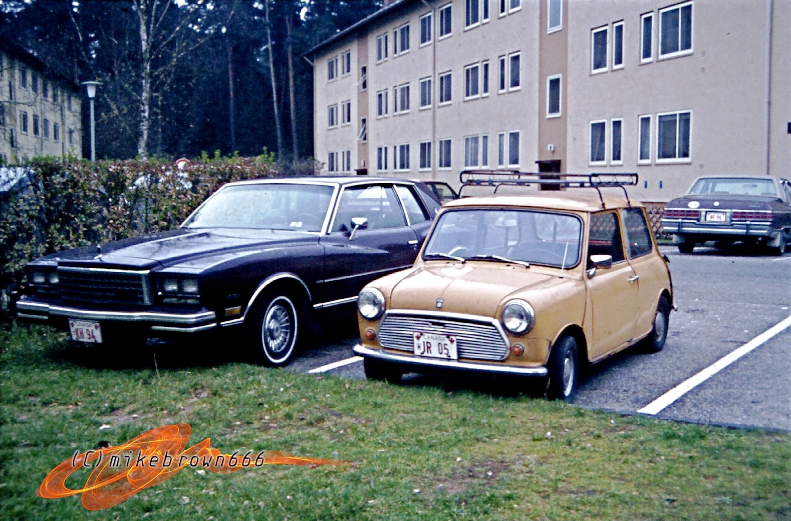 Cars parked in PMQs(1984)... photo by Mike Brown (Flickr)