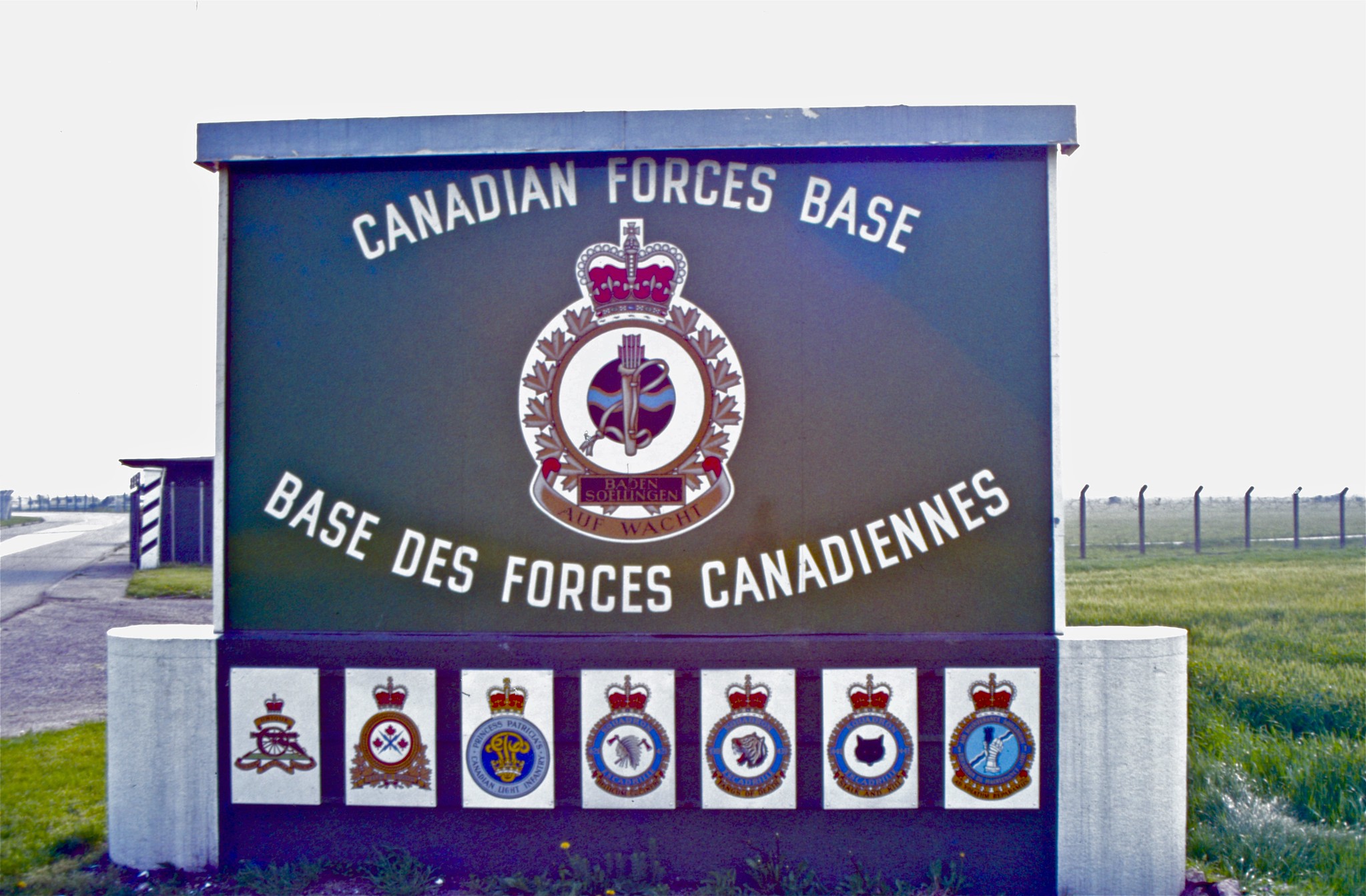 Turnoff onto road leading to the checkpoint at the main gate(1985)... photo by Mike Brown (Flickr)