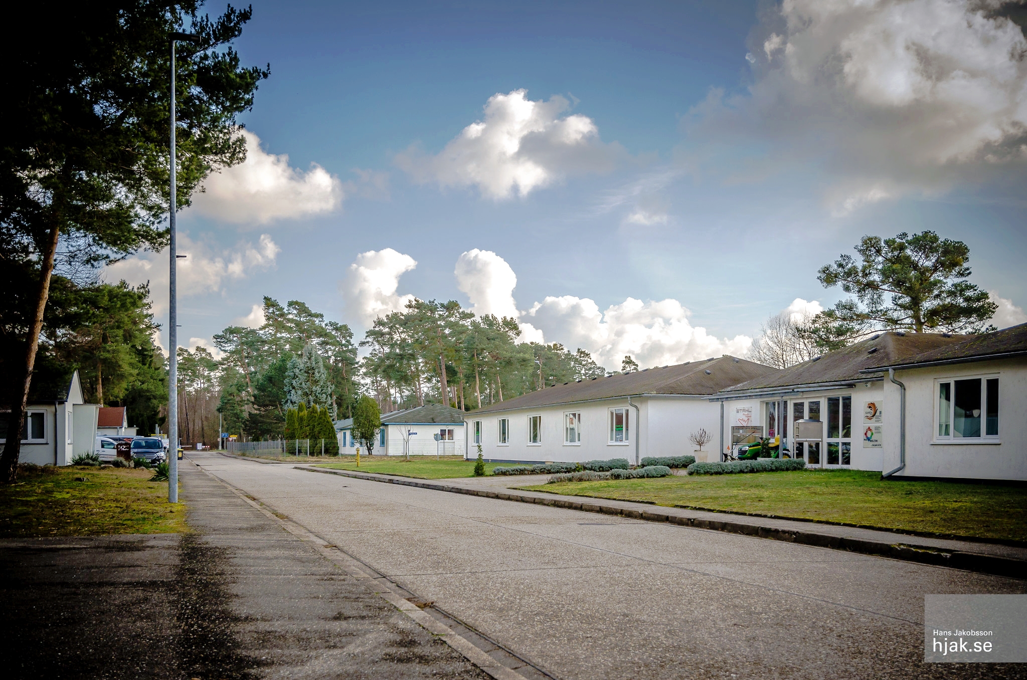 Edmonton Avenue (the then-CFNS building is on the left)(2018)... photo by Hans Jakobsson (Flickr)