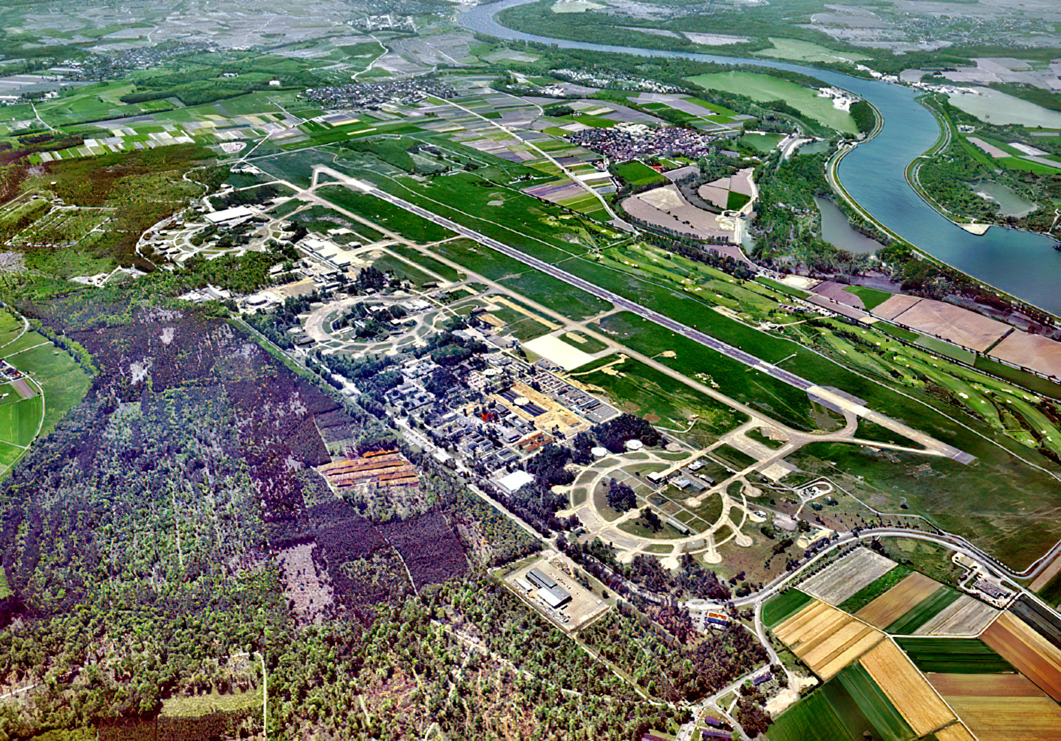 As things look these days...as we pass what was then the checkpoint at the main gate & drive around the base...