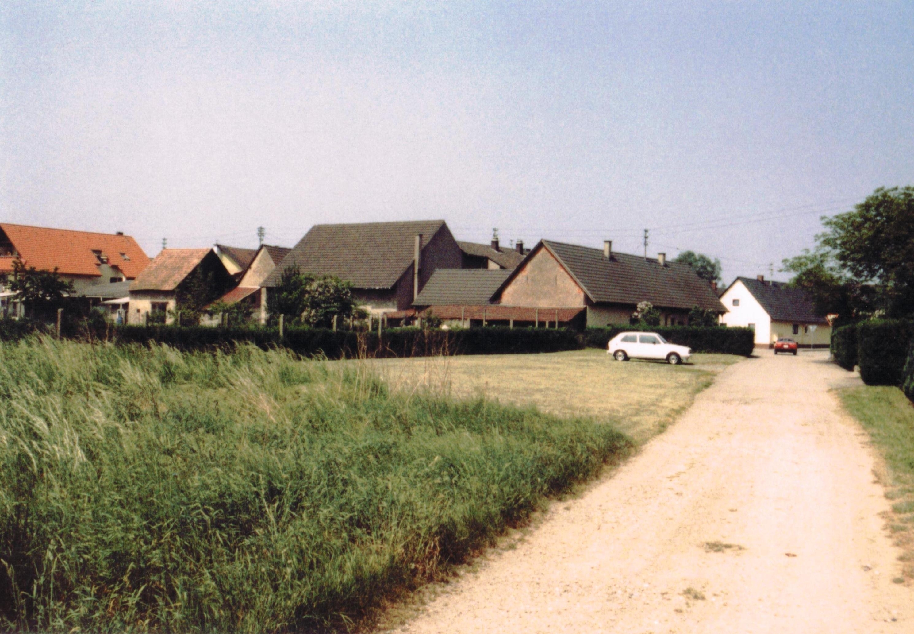 Coming into Hugie on the footpath from PMQs (1988)... photo by Phantom of the flicks (Flickr)