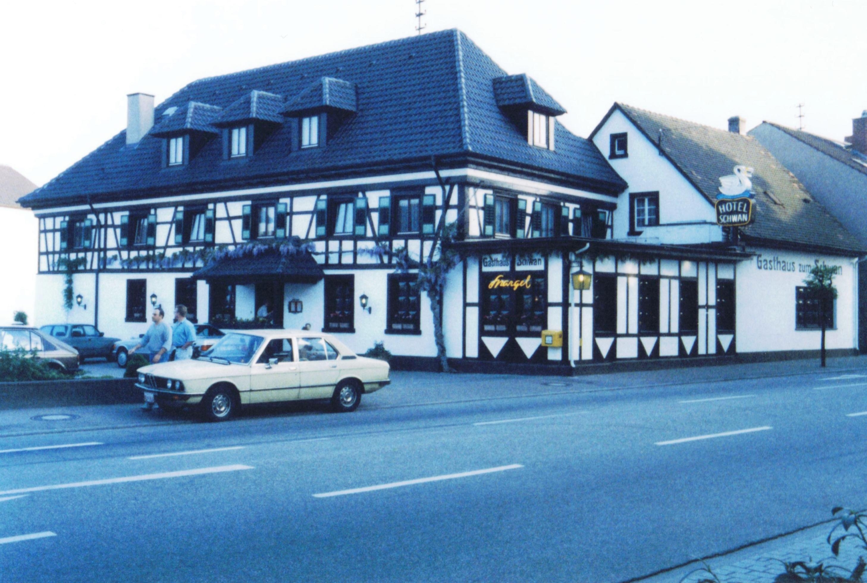 Gasthaus zum Schwan(1980s)... photo by Phantom of the flicks (Flickr)