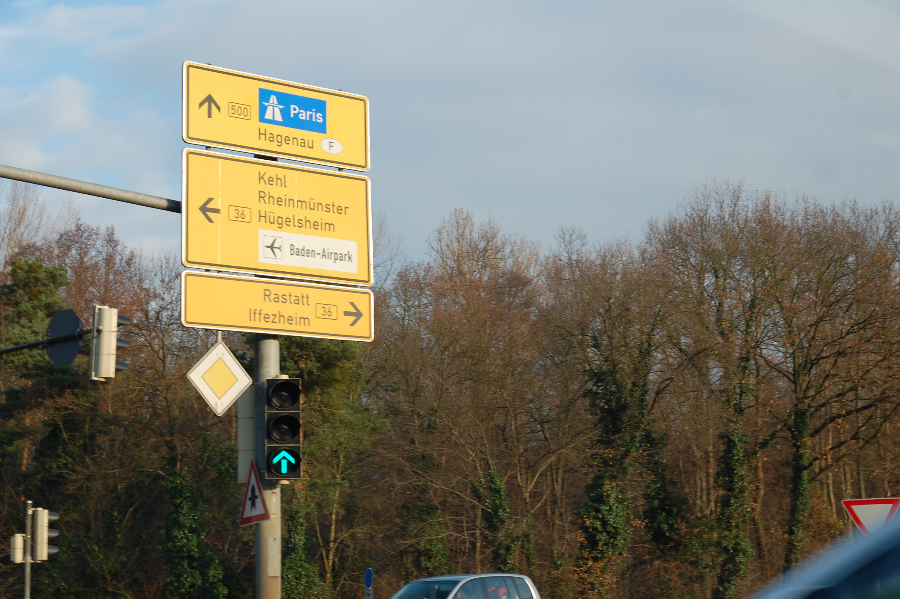 Intersection between Hügelsheim and Rastatt(2010)... photo by Tiffany Akins (Flickr)