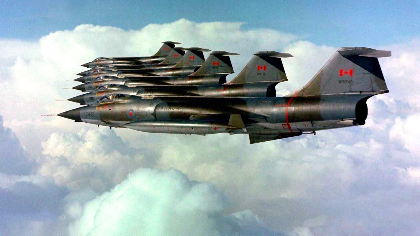 Canadian Armed Forces CF-104 „Starfighters 1979 Air Demonstration Team” 6-plane formation flight over West Germany