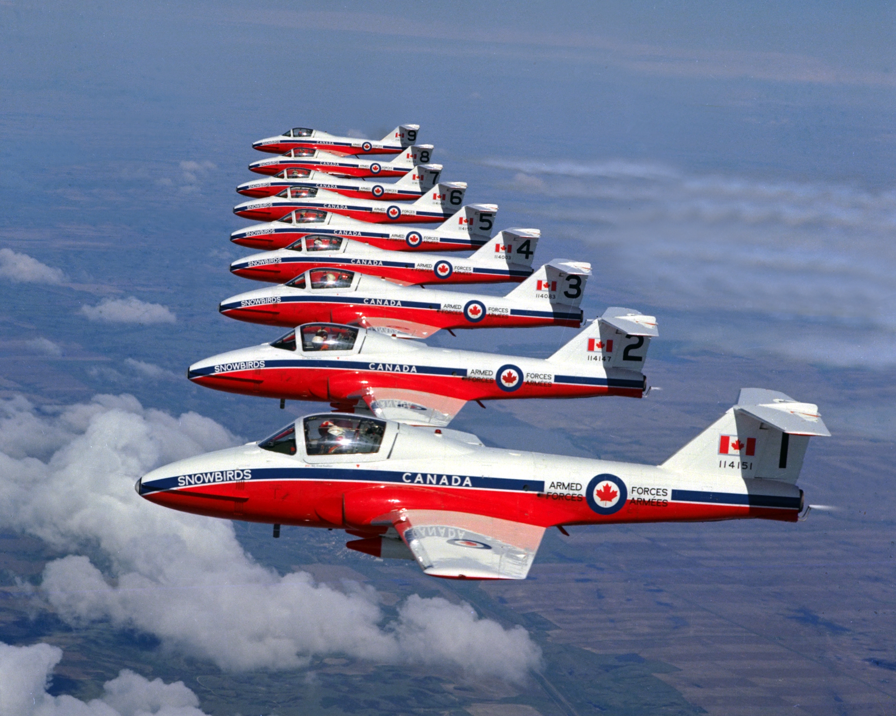 RCAF Snowbirds line abrest mjc75 1144