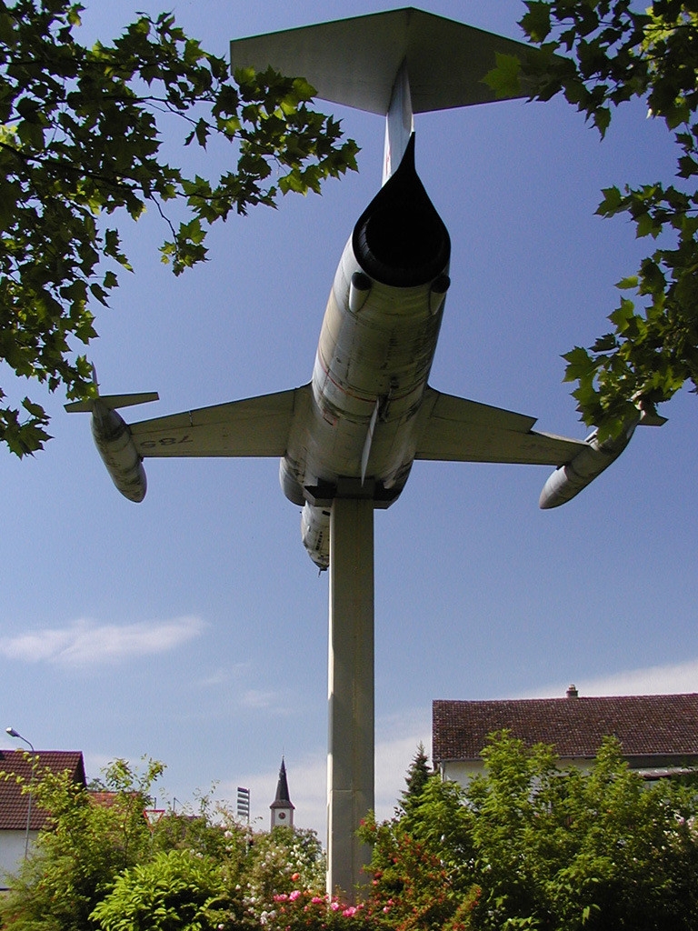  4TH June 2003 ... photo by Bantzhaff Patrick (PlanePictures) 