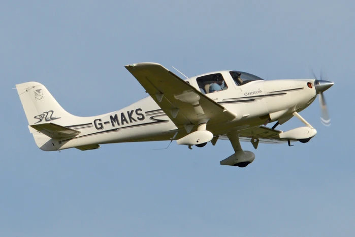 RL Aircraft Cirrus SR22